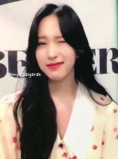 210321 - Mina wink