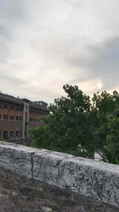 A short snippet of a classical guitar fingerstyle I heard on the street of Rome. Can anyone help me identify it?