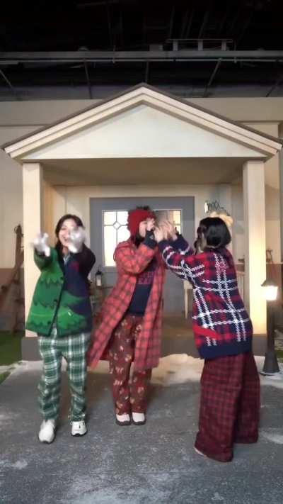 251221 Twitter Update with Jeongyeon, Jihyo and Chaeyoung - ✨🎄HAPPY HOLIDAY🎄✨ Wonderful Day♪