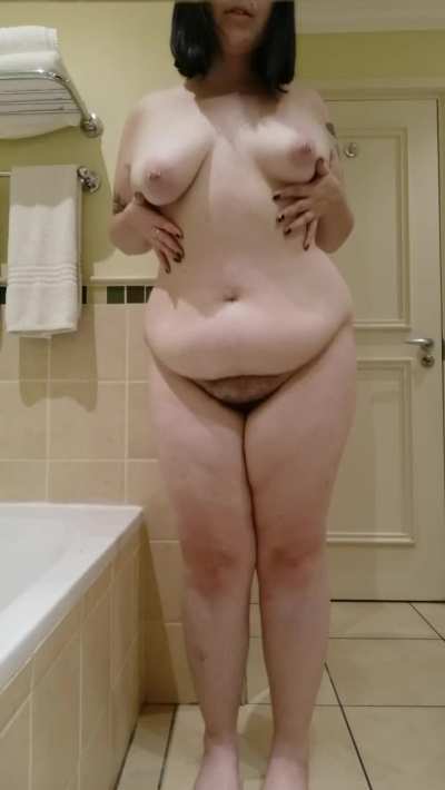Feeling very vulnerable posting this but my tummy is cute <3