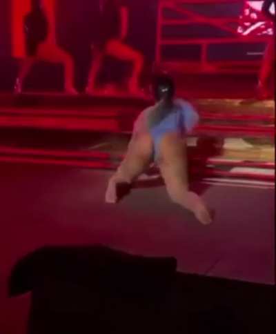 OnStage Slut