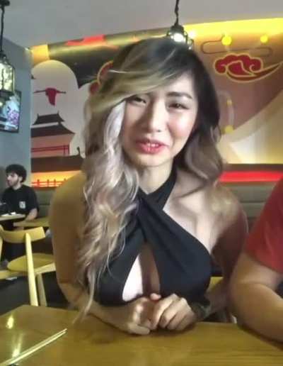 Leena's IRL stream