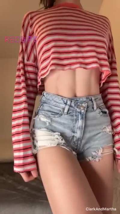 Crop tops are the cutest 