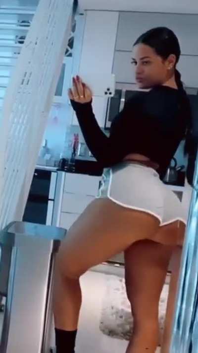 Katya Elise Henry (@kat<wbr>yaeli<wbr>sehen<wbr>ry)