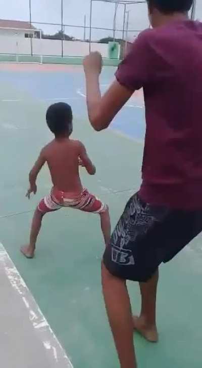 Rinha de criança ao som de linkin park.mp4