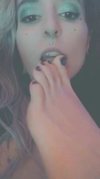 Anyone want to share a taste? Plenty more where that came from 🦶👅💦