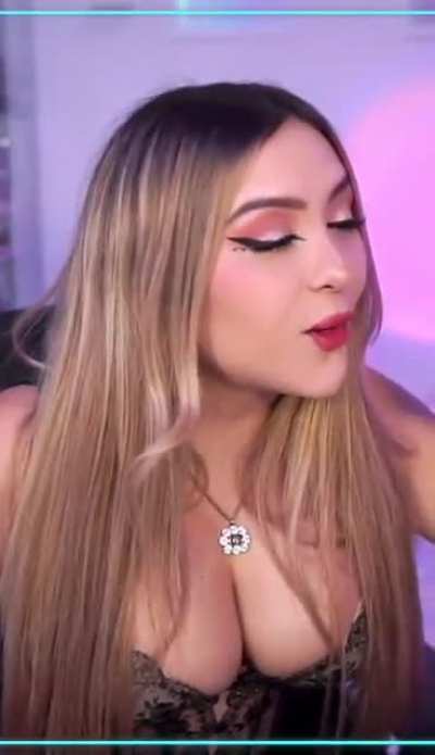 😈