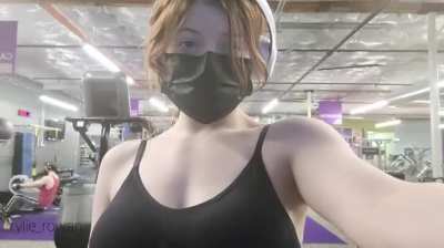 You have no idea how horny it makes me taking videos like this