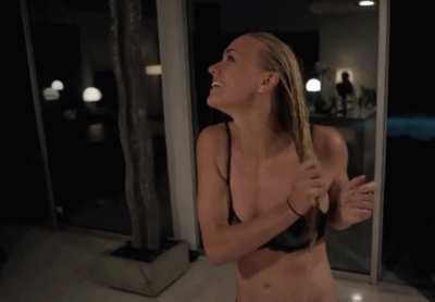 Yvonne Strahovski