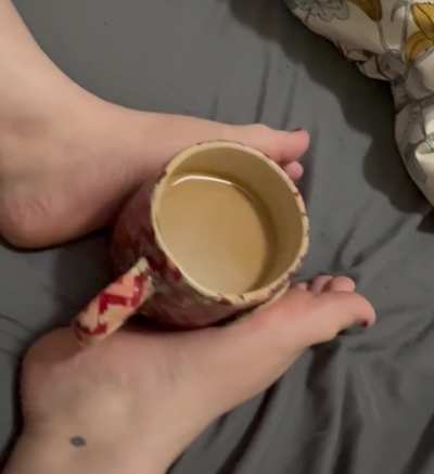 casual & cold morning 🧦🌨️☕️<wbr>🥱