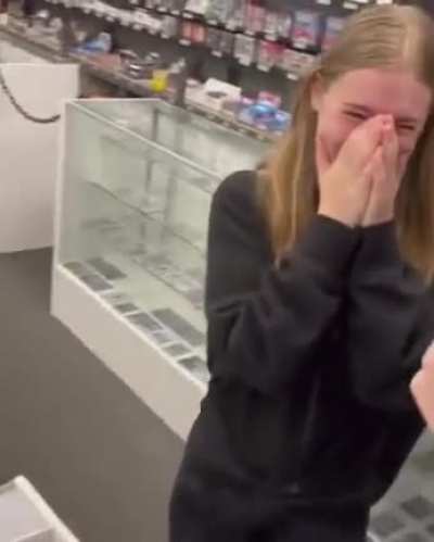Fanatics founder Michael Rubin met a Devin Booker fan in a trading card shop this weekend....so he FaceTimed Booker and gave her the surprise of a lifetime.