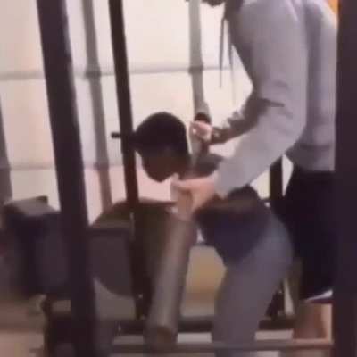 Perreo hasta el suelo