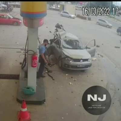 Car fitted with illegal natural gas tank explodes while refueling at a Brazilian fuel station, 17-March-2022