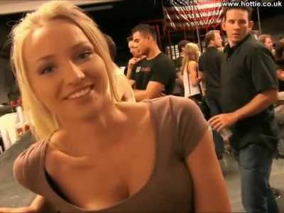 Hot Chick in a Bar Shows Everything
