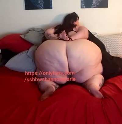 Ssbbw<wbr>Shann<wbr>onMar<wbr>ie spanking