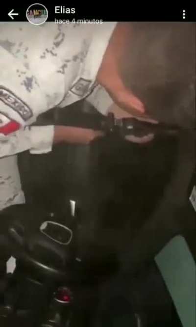 Presunto integrante de GN detona arma al aire desde camioneta; GN ya investiga