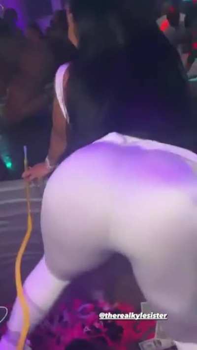 😩