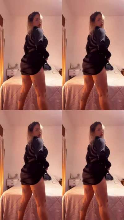 VIDEO CALL 📞 You want to play with me? 😏 I am a very playful and hot bitch and I love playing with all my holes 😏