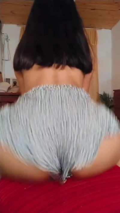 a latina can always twerk