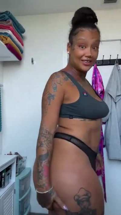 So glad she got that BBL 😍