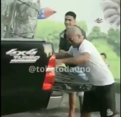 LÁ VEM ELE COM 5 MIL CAVALOS