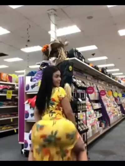 What a lucky scare crow 😉