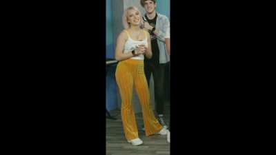 LOOK THAT CURVES <3