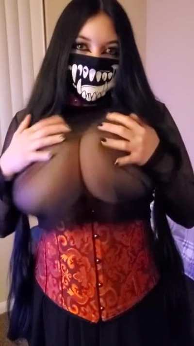 Huge tiddy drop
