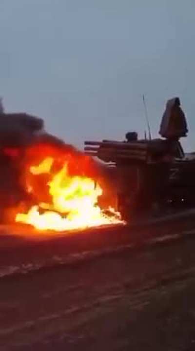 One more Russian Pantsir burning in Mykolaiv region, Ukraine.