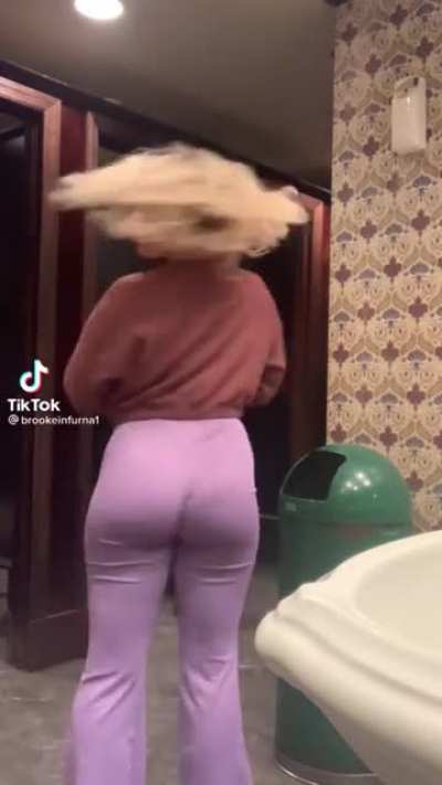 PAWG in purple 💜