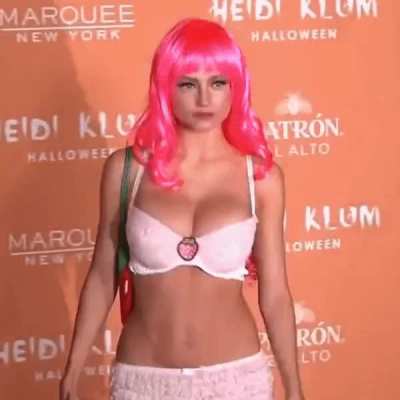 Leni Klum at her mom's Halloween party