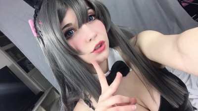 lady_pizza_hug