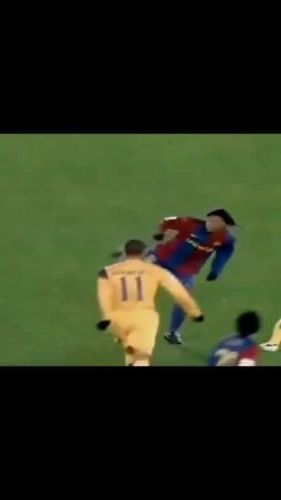 Se hj a gente olha ele jogando e ja acha incrivel imagina as pessoas assistindo naquela epoca. Não é atoa que ele é o REI
