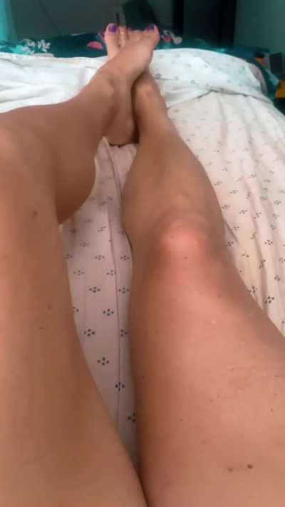 Do the legs match the feet?