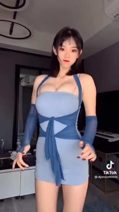 Jiggling Chinese tits