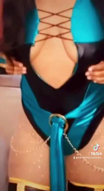 TheRe<wbr>alLif<wbr>ePoca<wbr>hanta<wbr>s_ (on Tiktok) as Jade