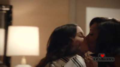 Jodi Lyn O'Keefe & Tiffany Hines (Hit the Floor - s04e02)