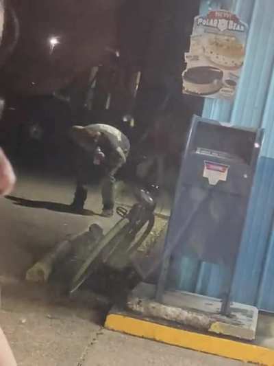This guy at 10pm at a gas station on my way to work, what a great way to start my shift!