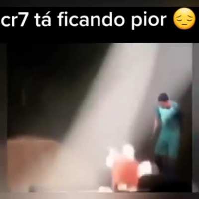 Só dele ter entrado no free fire😥