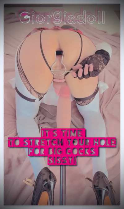 I Stretch my sissy hole to better accommodate that big cock that have to fuck me.