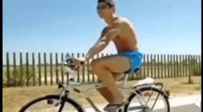 Cristiano de bicicleta minha nossa 😱😱