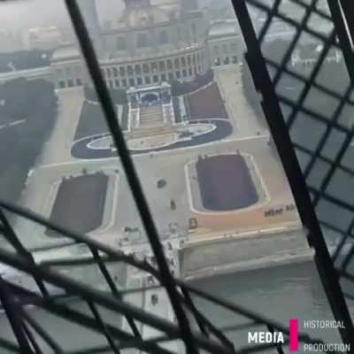 An afternoon in Paris, 1900. This video was shot by the Lumiere brothers (Colorized, 4k, 50fps). • via historical_media