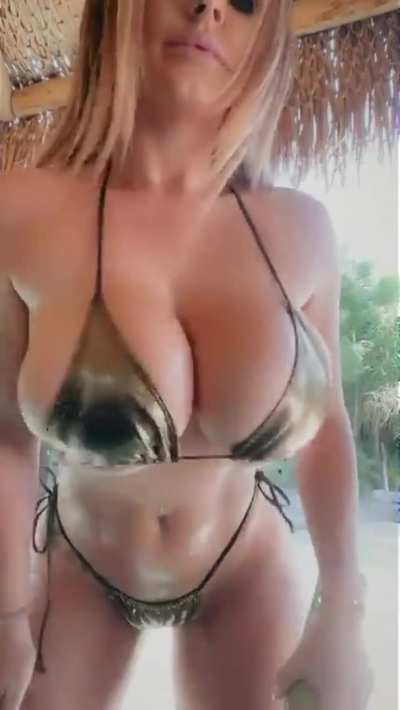 Sophie Dee