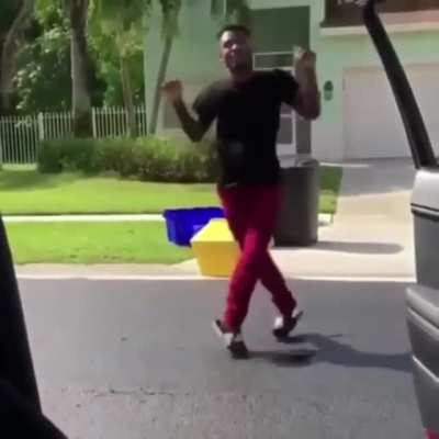 Kiki skit in broad daylight