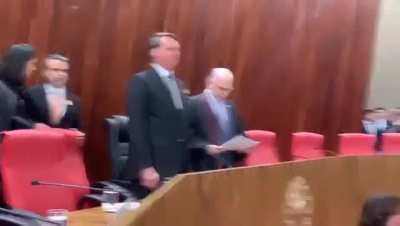 As reações dos ex-presidentes perante a apresentação de Bolsonaro na cerimônia. Admito, que a Dilma me representou nesse vídeo