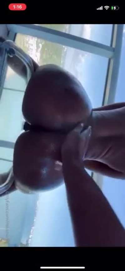 Oil that phat ass and pussy