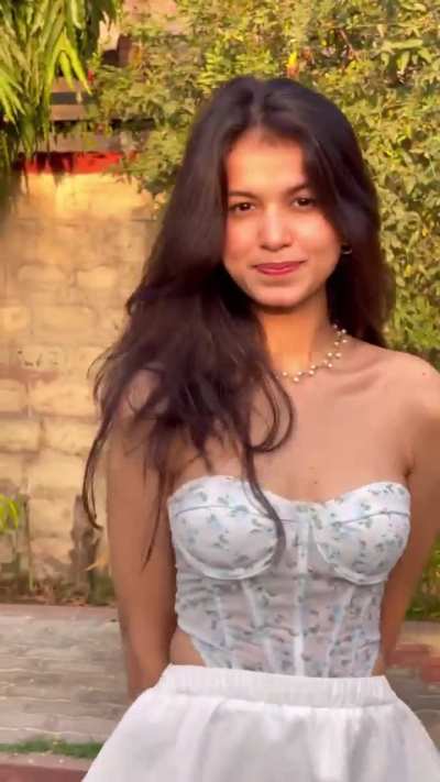 Niki Lalwani 🥵