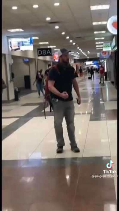 Man who won’t wear a mask in Hartsfield–Jackson Atlanta Airport.
