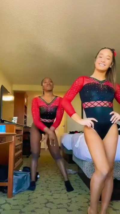 Sandra Elsadek Vs JaFree Scott dance-off 🔥 (UGA) who won? 🖤❤️🤍🤸<wbr>‍♀️🤸🏿<wbr>‍♀️