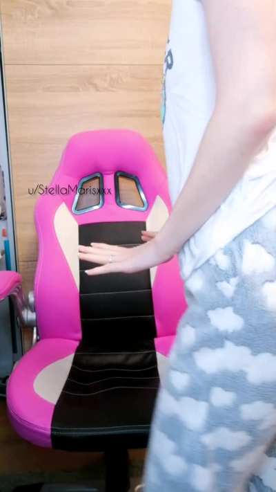 my chair has magical powers...😏